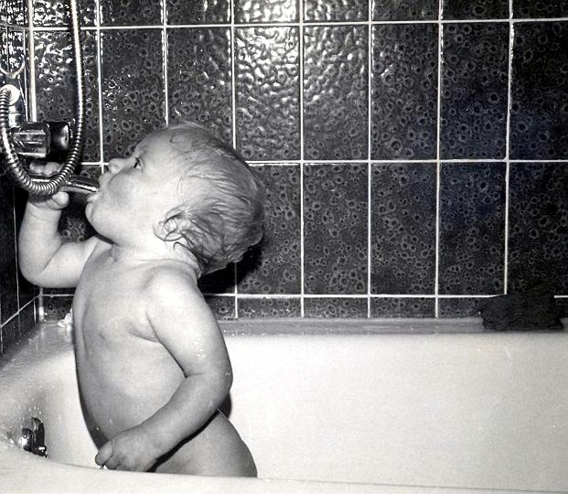 Alco drinkt uit de kraan 4.jpg